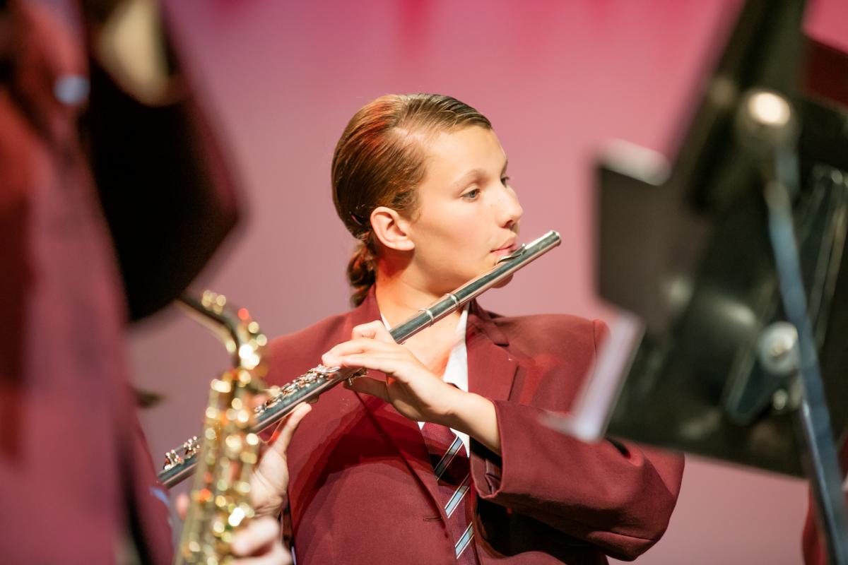 Traditionals sowie Werke von Bach, Purcell und anderen